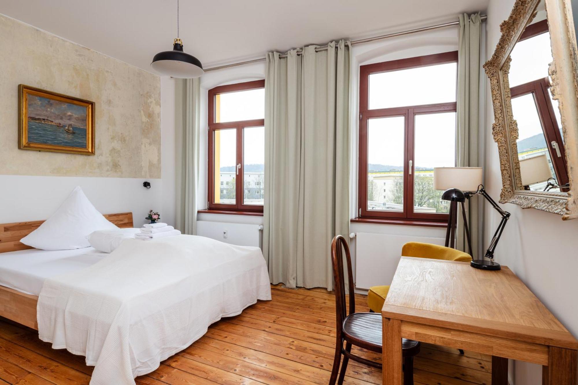 Kuenstlerzimmer Im Kulturhaus Haeselburg ゲーラ エクステリア 写真