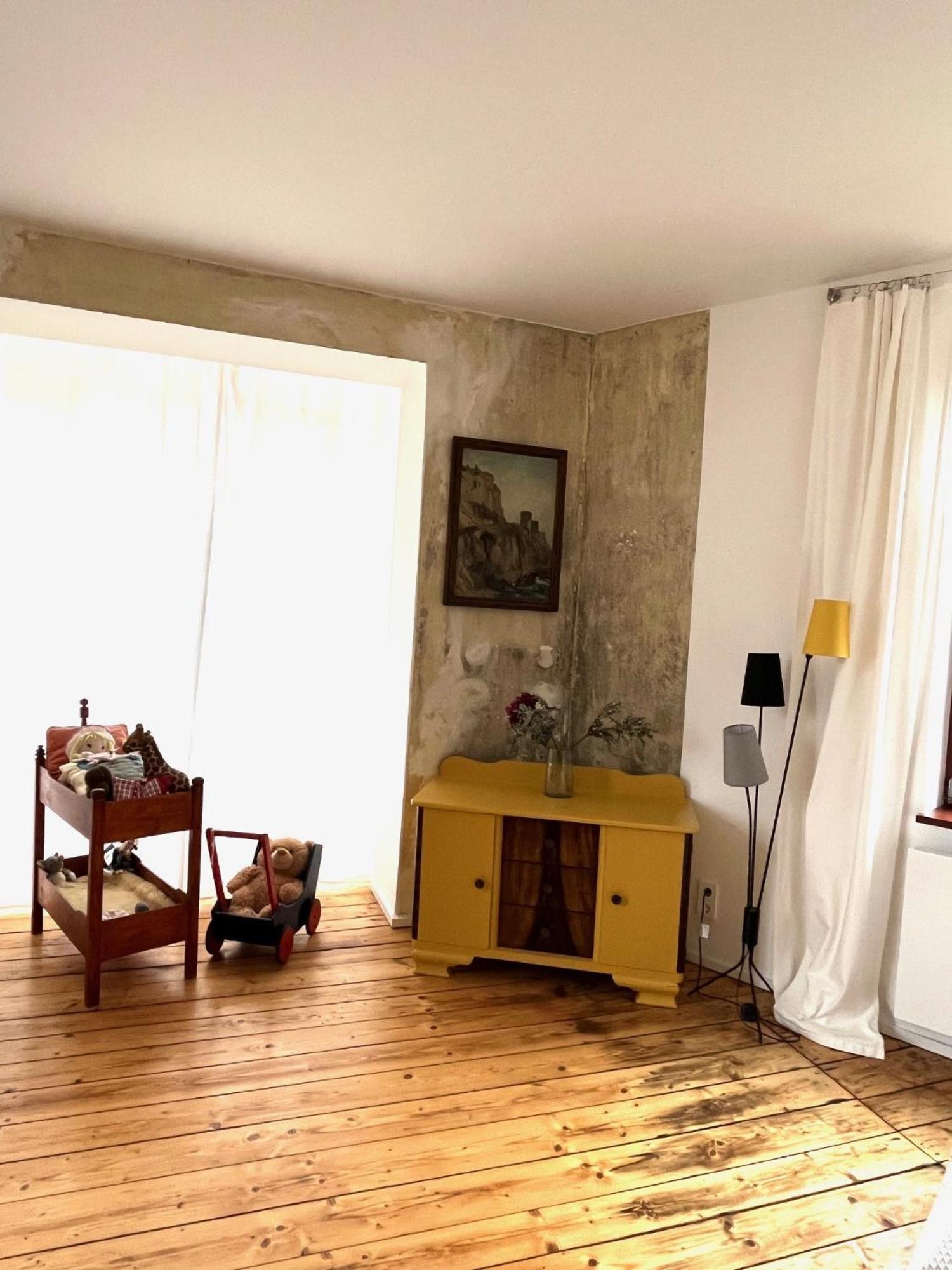 Kuenstlerzimmer Im Kulturhaus Haeselburg ゲーラ エクステリア 写真
