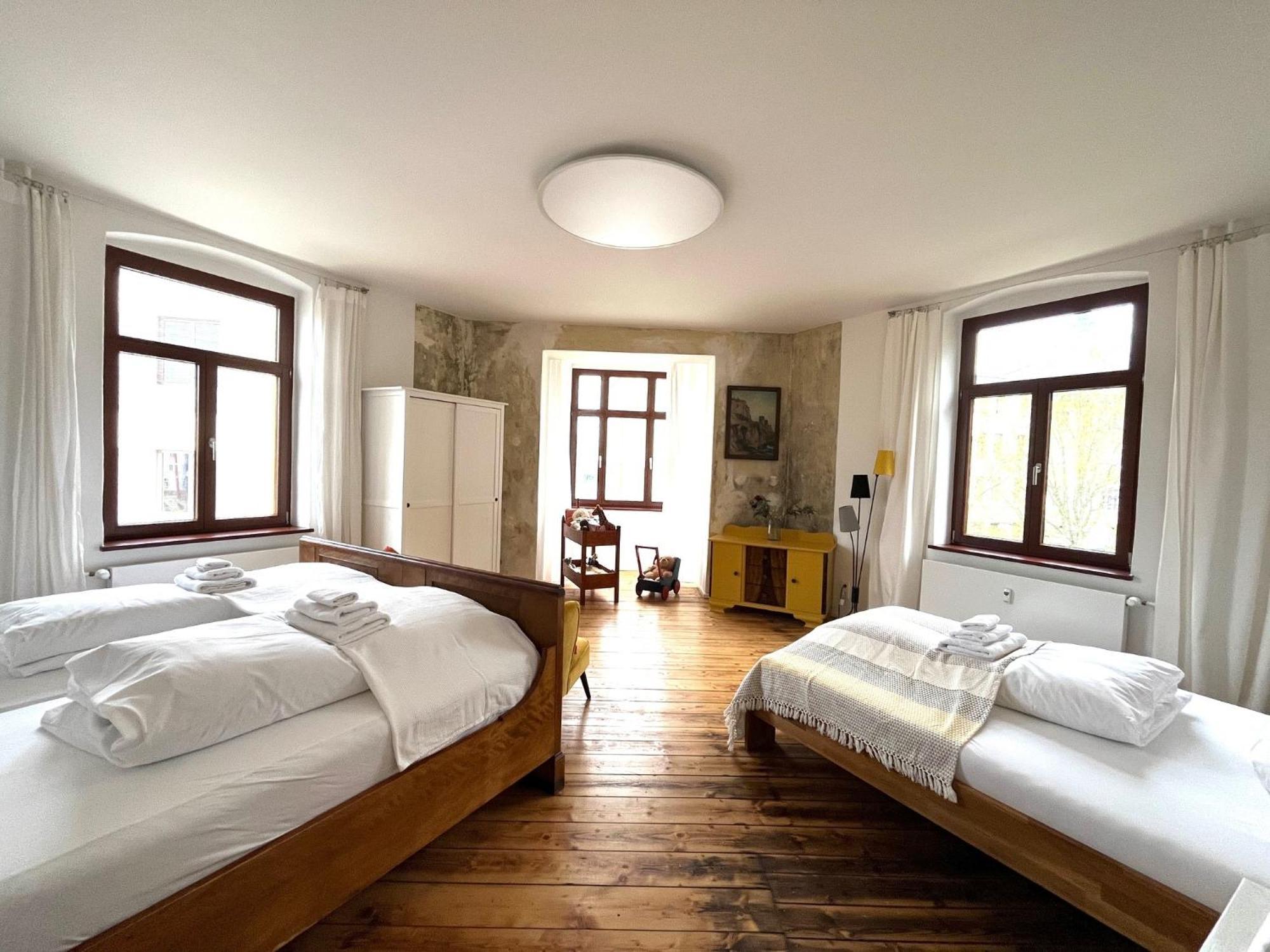 Kuenstlerzimmer Im Kulturhaus Haeselburg ゲーラ エクステリア 写真