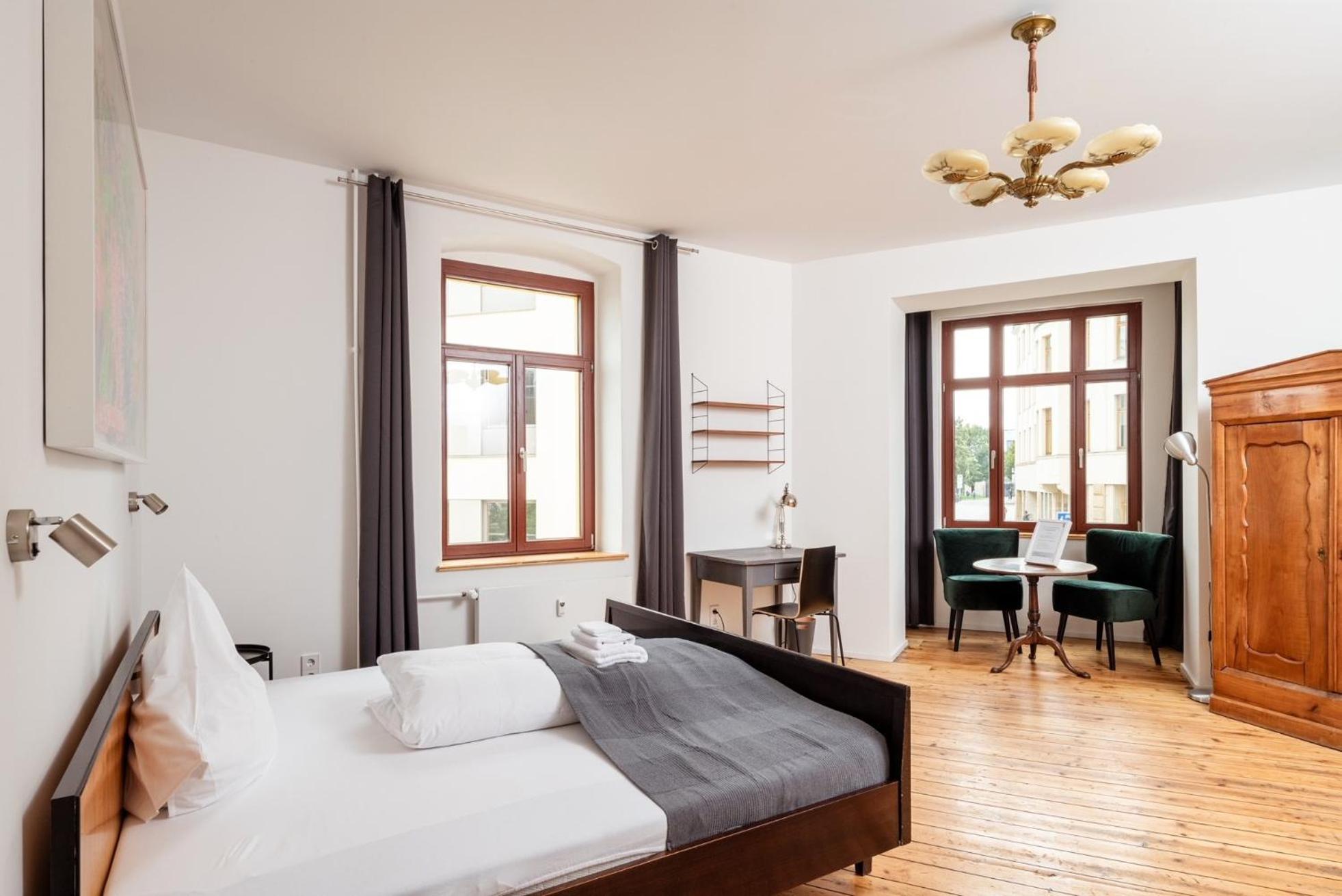 Kuenstlerzimmer Im Kulturhaus Haeselburg ゲーラ エクステリア 写真
